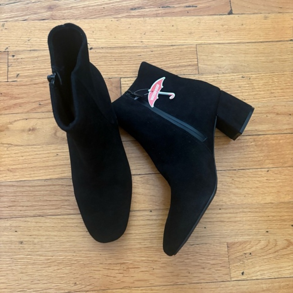 Blondo Black Leather Waterproof Booties Size 9